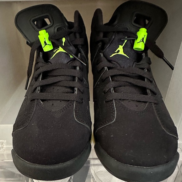 Jordan 6s - Picture 3 of 3